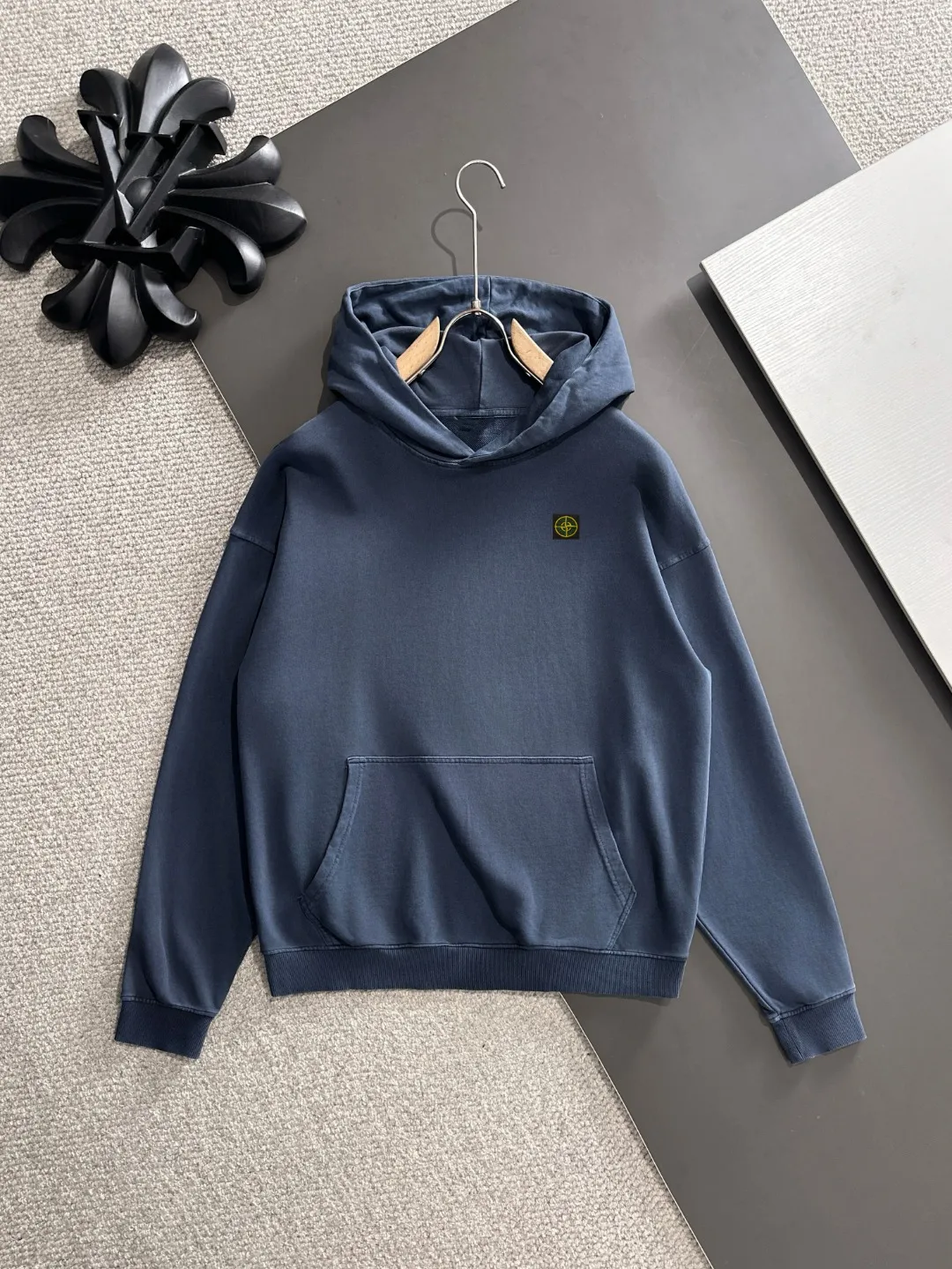 Next day shipping P720 Stone lsland/stone island high quality 2025 autumn and winter new casual heavy industry suit exclusively developed by yb! High quality production! The top version of the trading company channel order, external orders for imported custom fabrics, high breathability and comfort, impeccable details, absolutely worth buying! This type of suit is also a must-have for lazy people. You don’t have to think about how to match it, you can just get it in one set! Brand element design concept, delicate and soft feel! It presents a casual cut and the upper body shape is great! On sale simultaneously on the official website! From a high-end men's positioning brand, the low-key luxury taste is irresistible! Exquisite workmanship and impeccable quality! The overall style is simple, fashionable and timeless, fully meeting the requirements of stylish and tasteful dressing! Sizes: S to XL (or state your height and weight when placing an order)